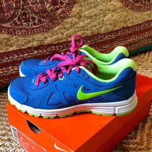 New! Women’s Nike Revolution2 Size6